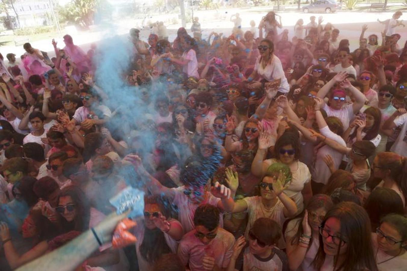 Las mejores imágenes de la carrera de colores (Holi run) de las Escuelas Católicas de Cádiz