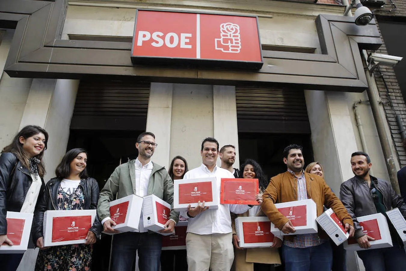 La presidenta de la Junta de Andalucía ha presentado 5.000 avales más que Pedro Sánchez