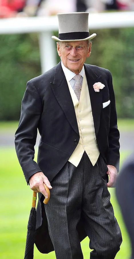 El Duque de Edimburgo ha dado su paso atrás a petición propia y apoyado por la Reina, con la que en noviembre celebrará 70 años de casados