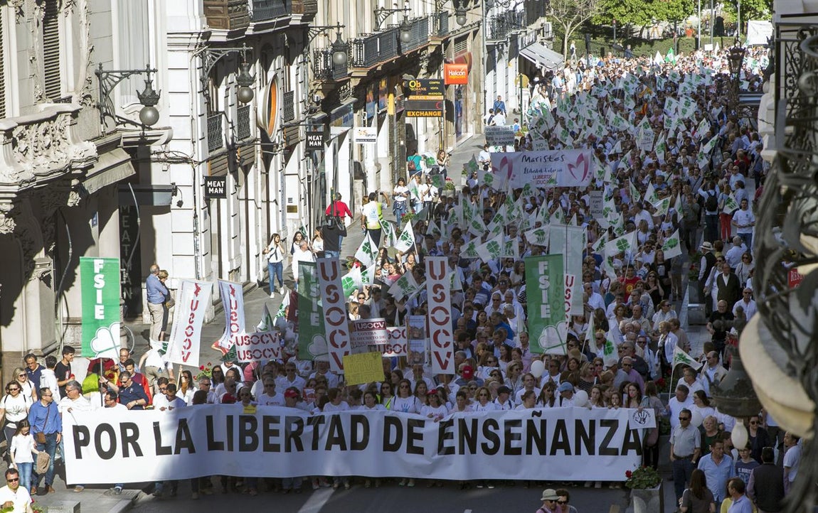 Manifestación en Valencia «por la libertad de enseñanza». 