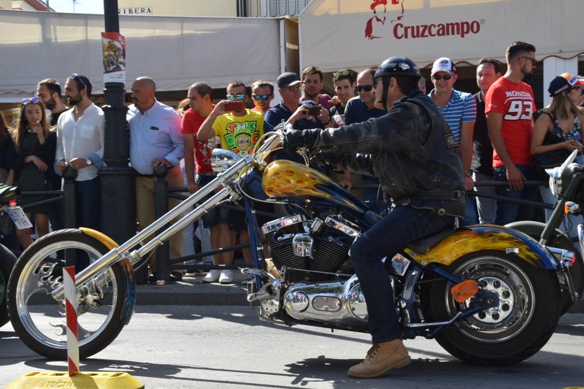 Imágenes: Los moteros toman El Puerto en un sábado radiante