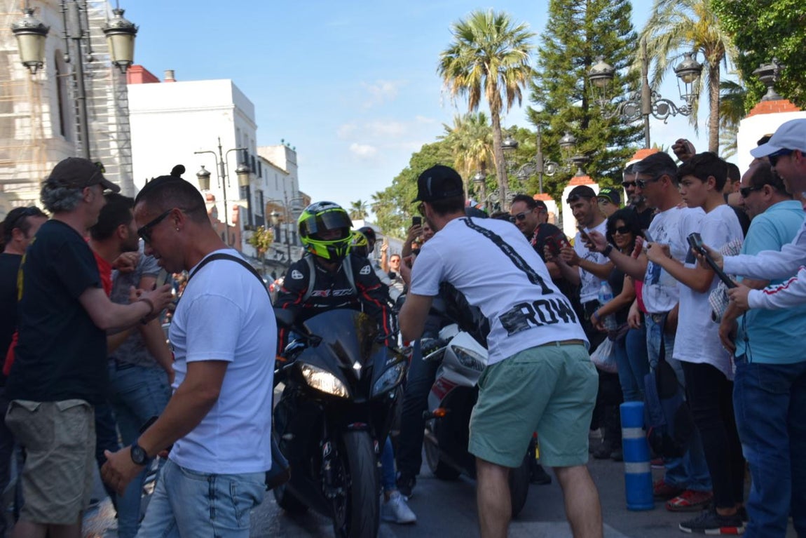 Imágenes: Los moteros toman El Puerto en un sábado radiante