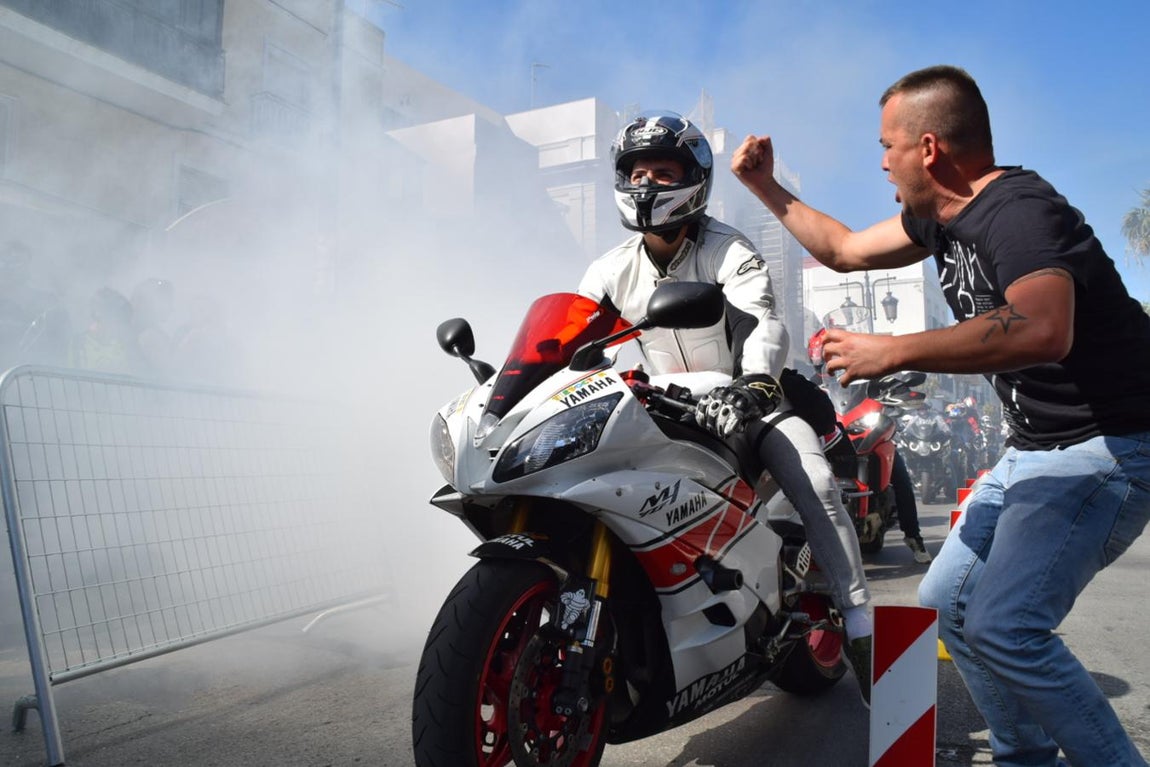 Imágenes: Los moteros toman El Puerto en un sábado radiante
