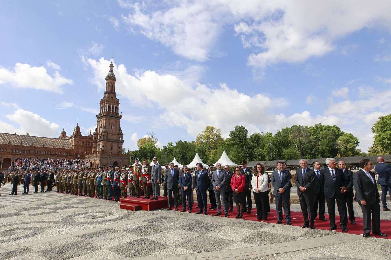 La jura de bandera en la Plaza de España, en imágenes