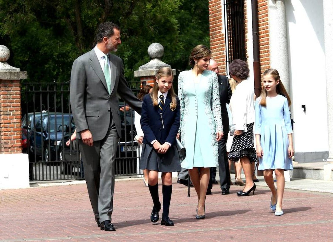 Don Felipe, Doña Letizia, la Princesa Leonor y la Infanta Sofía, a su llegada. 
