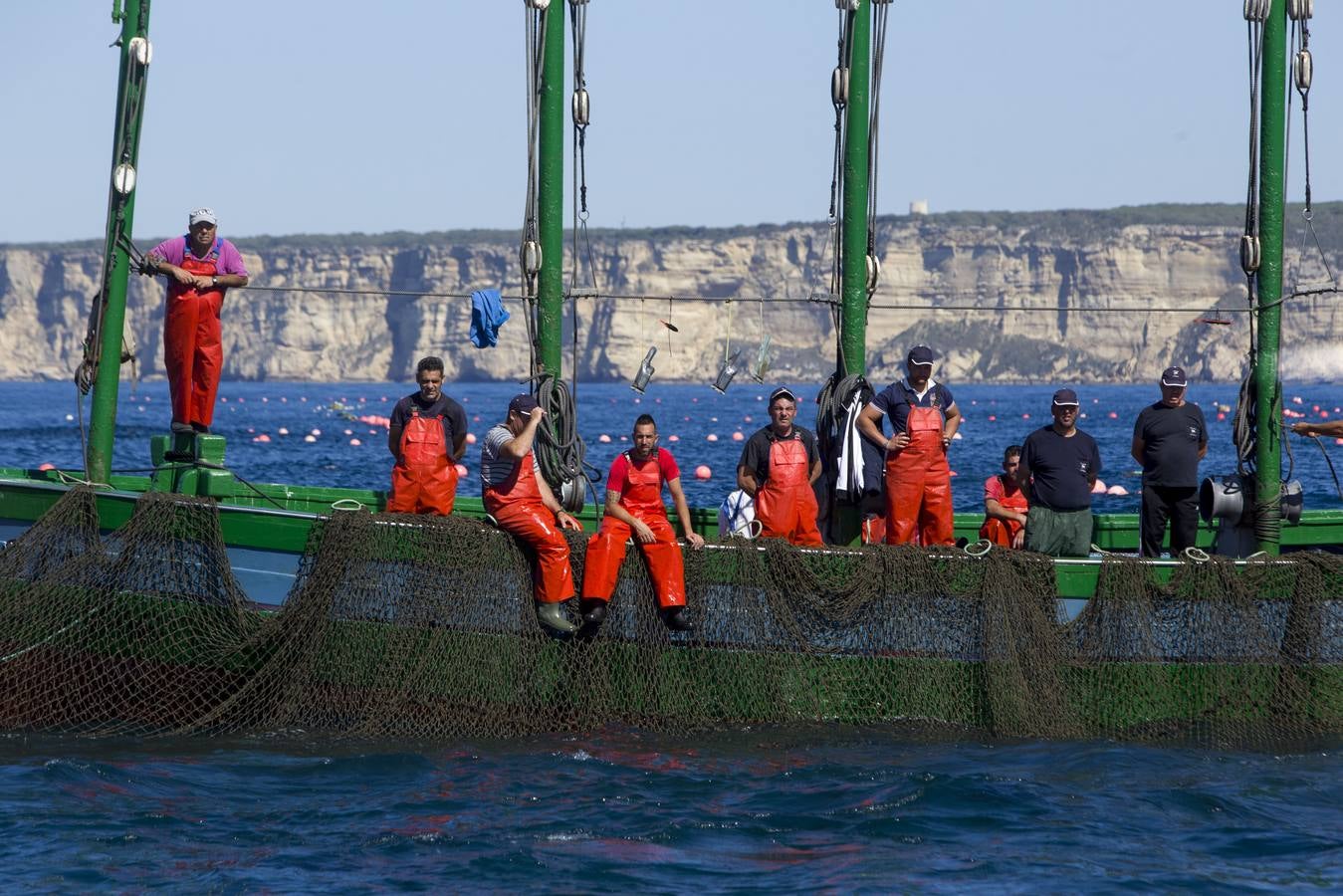 FOTOS: Espectacular levantá en la almadraba de Barbate