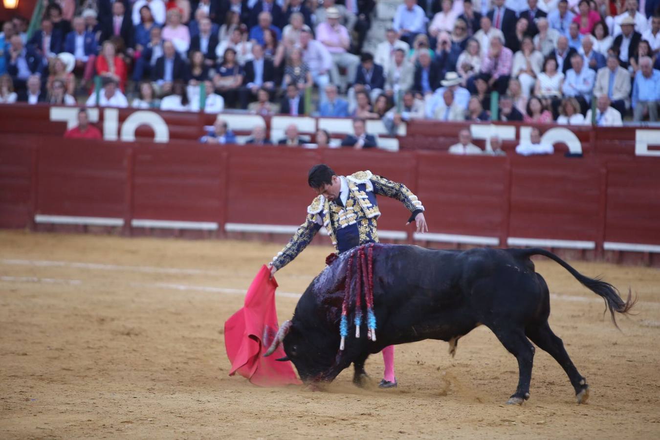 La terna de Manzanares, Padilla y Morante sale a hombros en la Feria