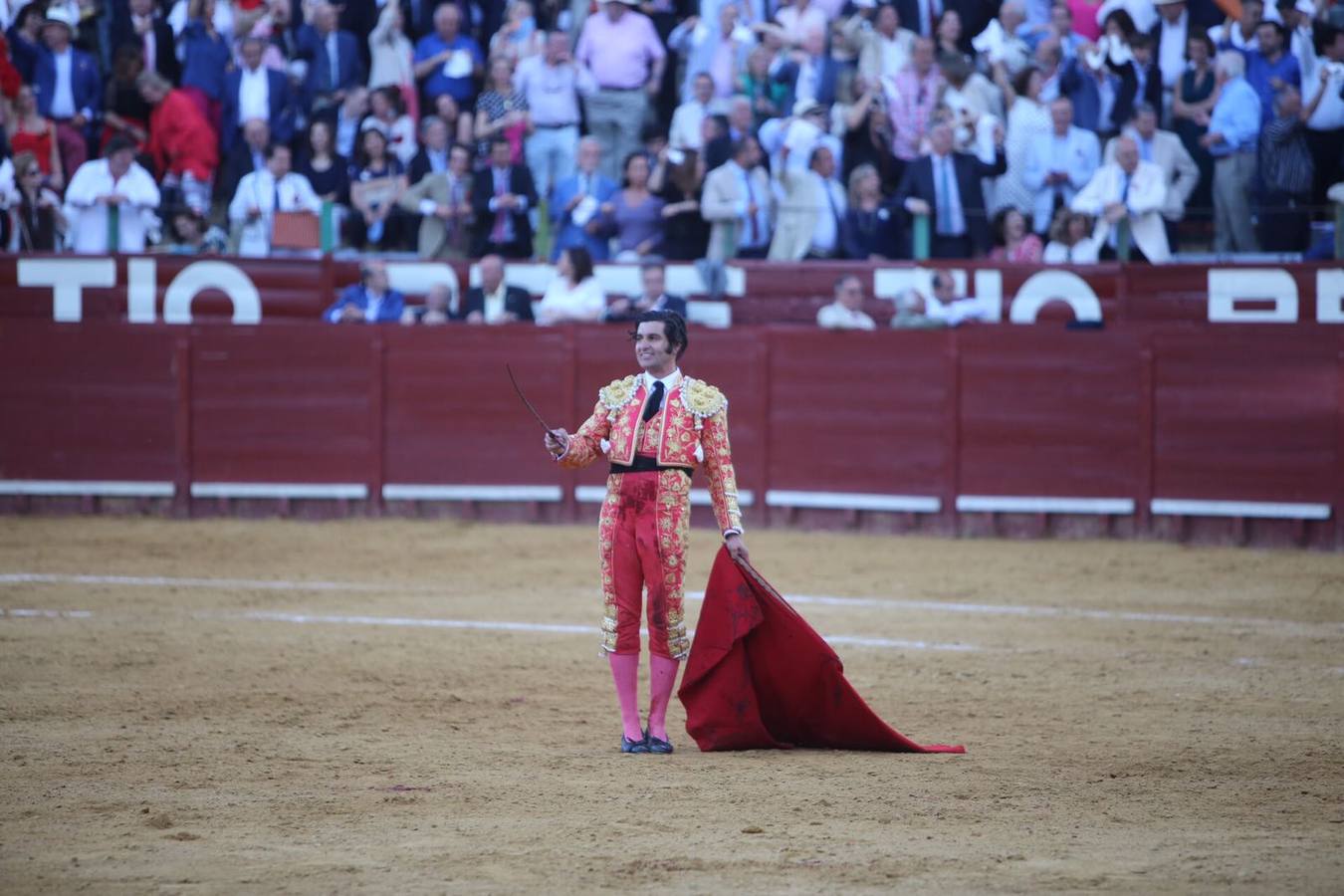 La terna de Manzanares, Padilla y Morante sale a hombros en la Feria