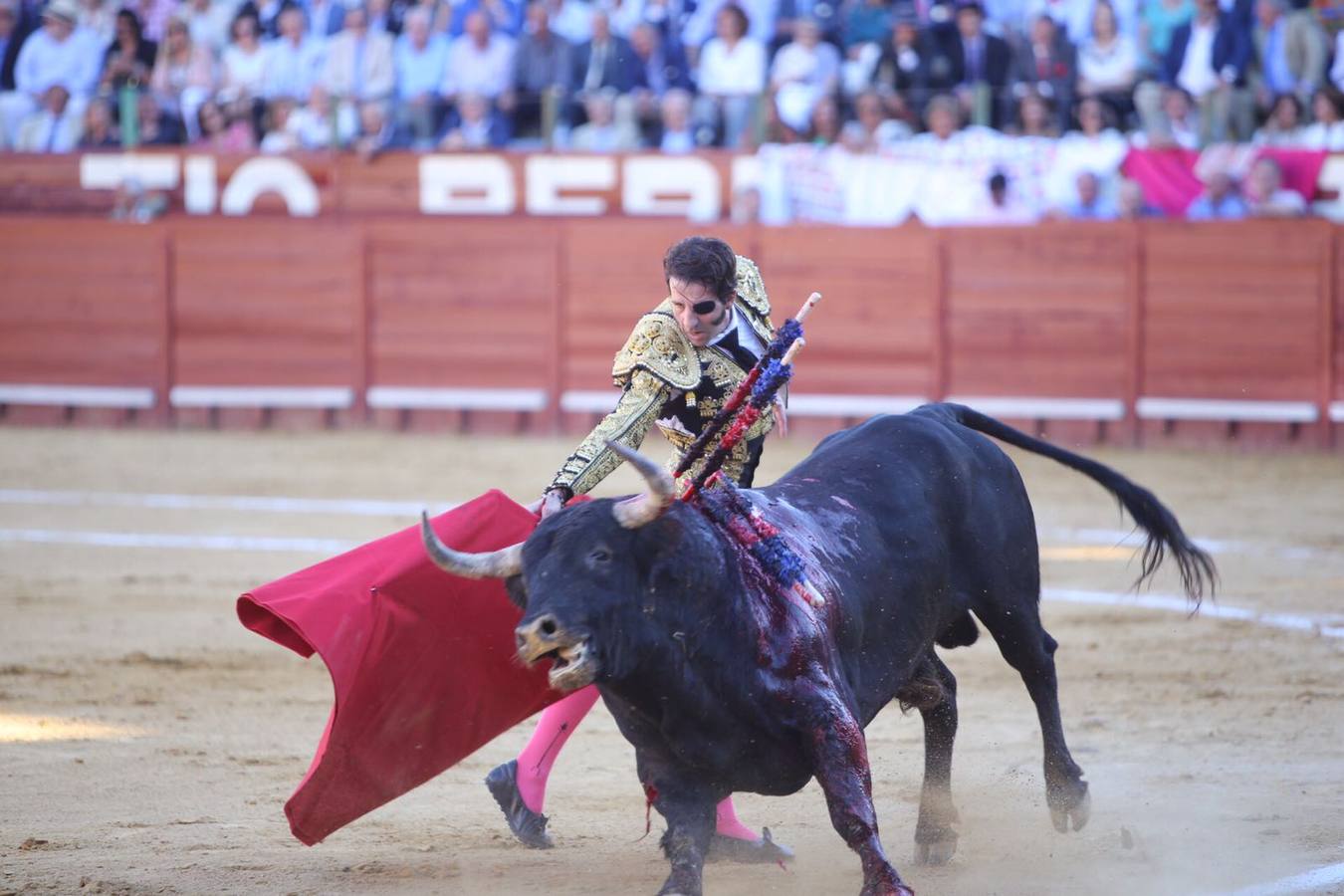 La terna de Manzanares, Padilla y Morante sale a hombros en la Feria