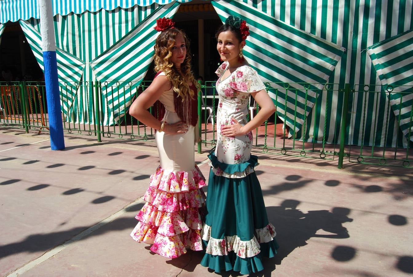 Sábado de volantes y mucho calor en la Feria de Dos Hermanas