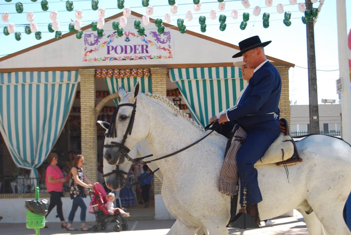 Sábado de volantes y mucho calor en la Feria de Dos Hermanas