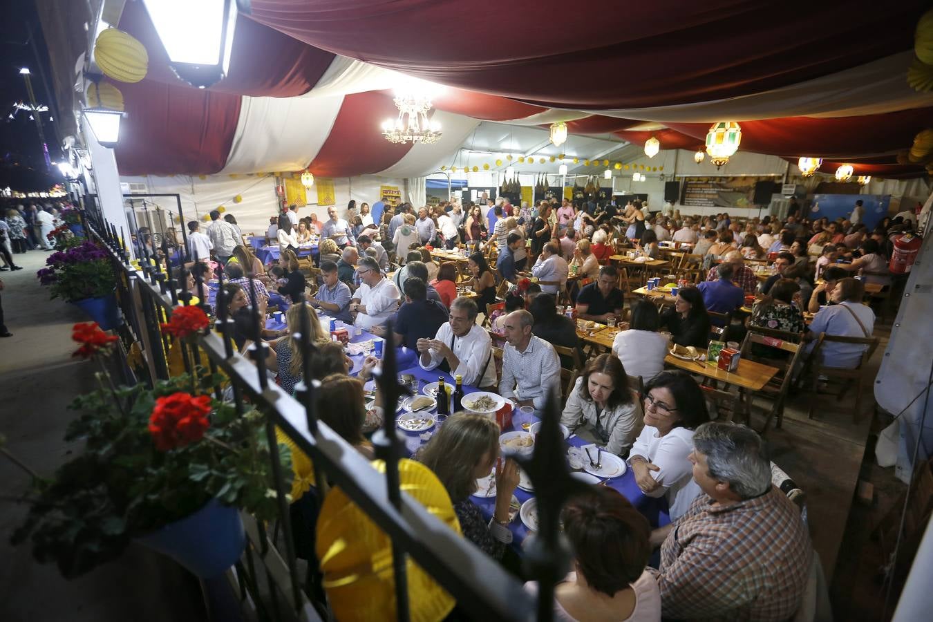 El alumbrado y la primera noche de Feria, en imágenes