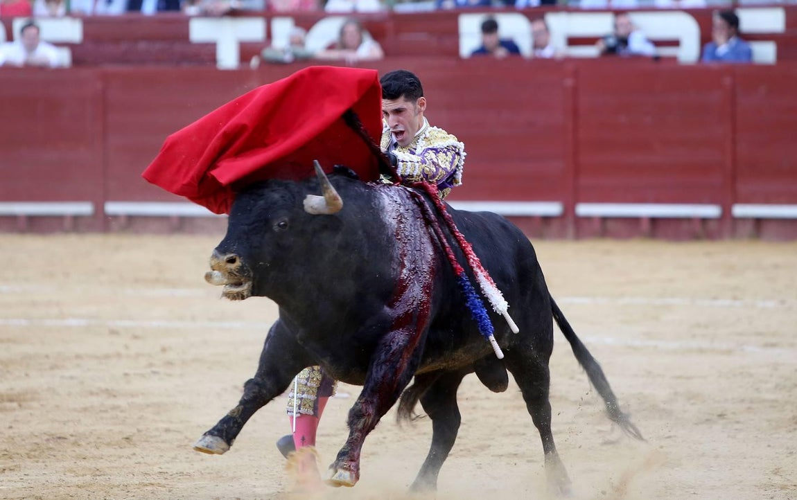 Talavante y Roca Rey salen a hombros en el broche taurino de la Feria de Jerez