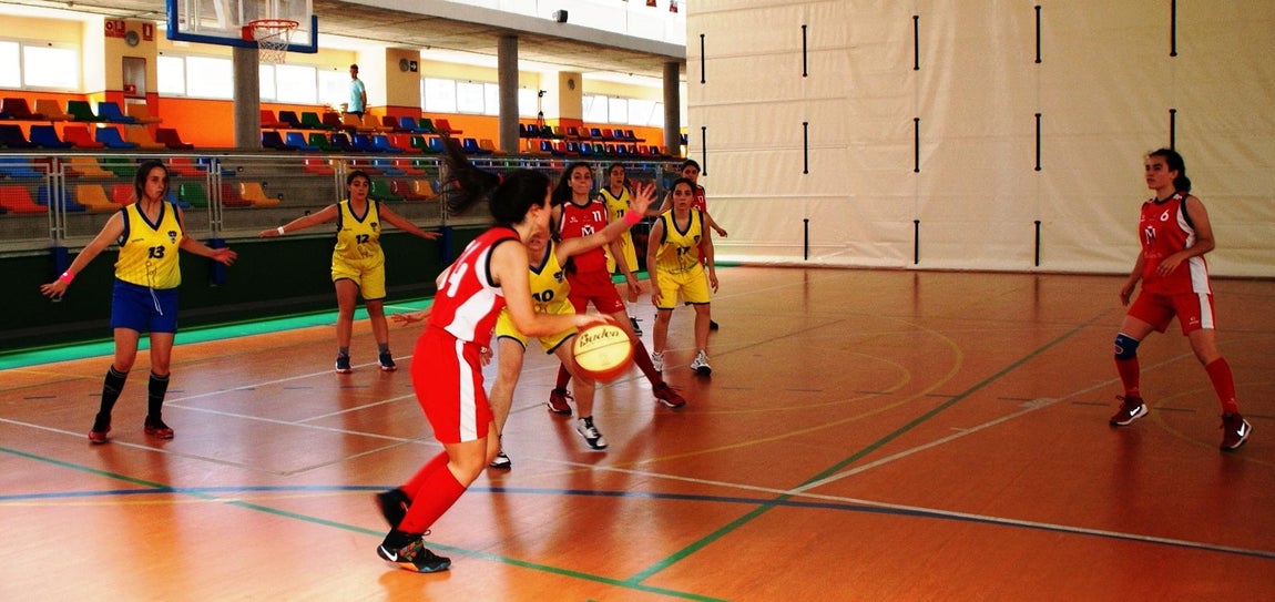 En imágenes: Los dos últimos partidos de la liga de baloncesto; Mater vs BVM Irlandesas y Calasancio vs Nuestra Señora de las Maravillas