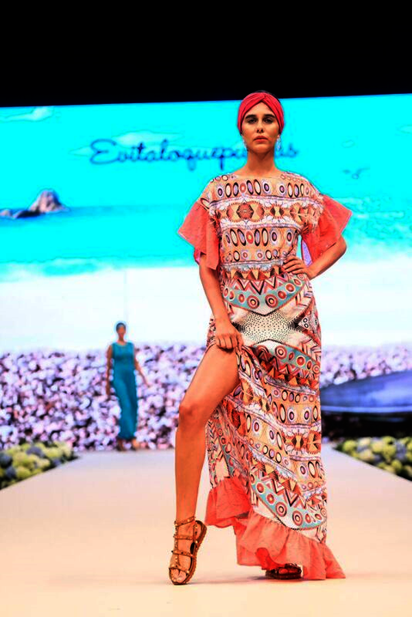 Mono de una pieza de la firma Evitaloquepuedas. 