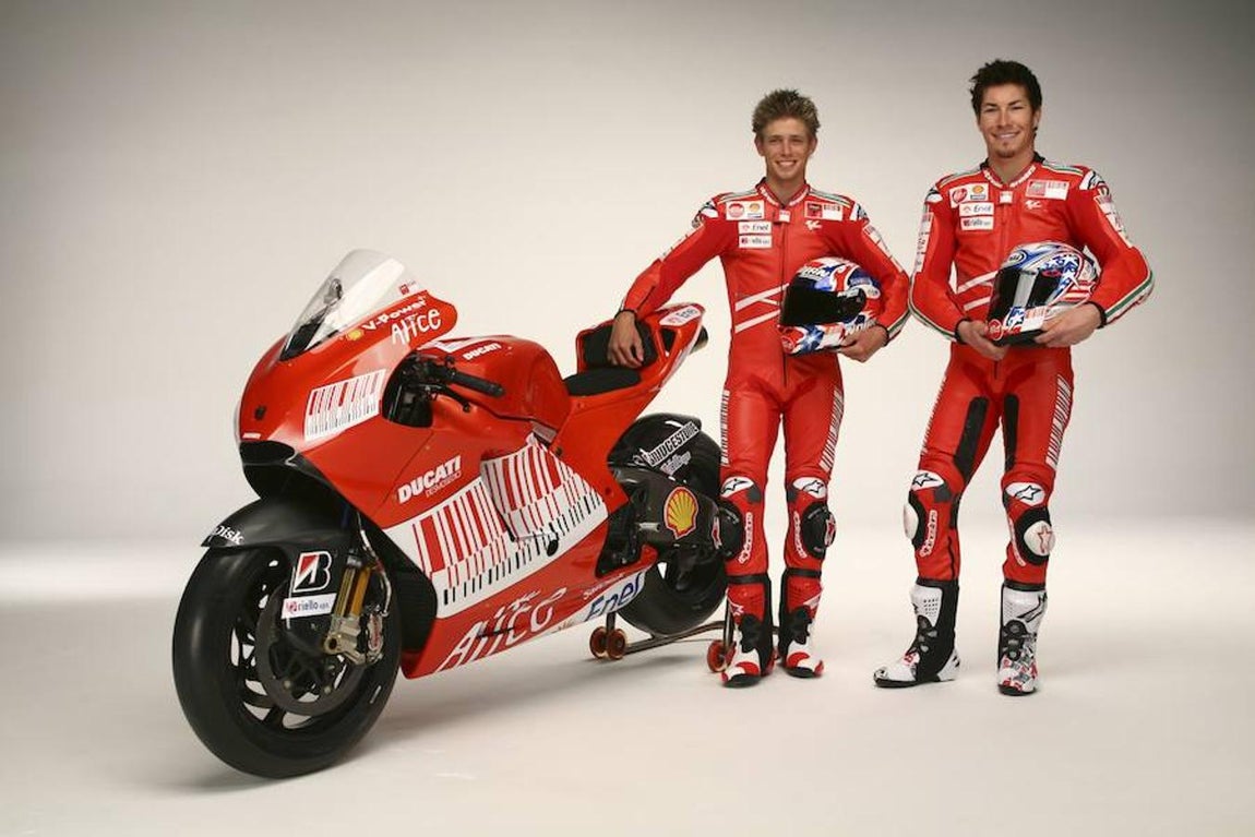 En 2009. Hayden fichó por Ducati y compartió equipo con Casey Stoner. 