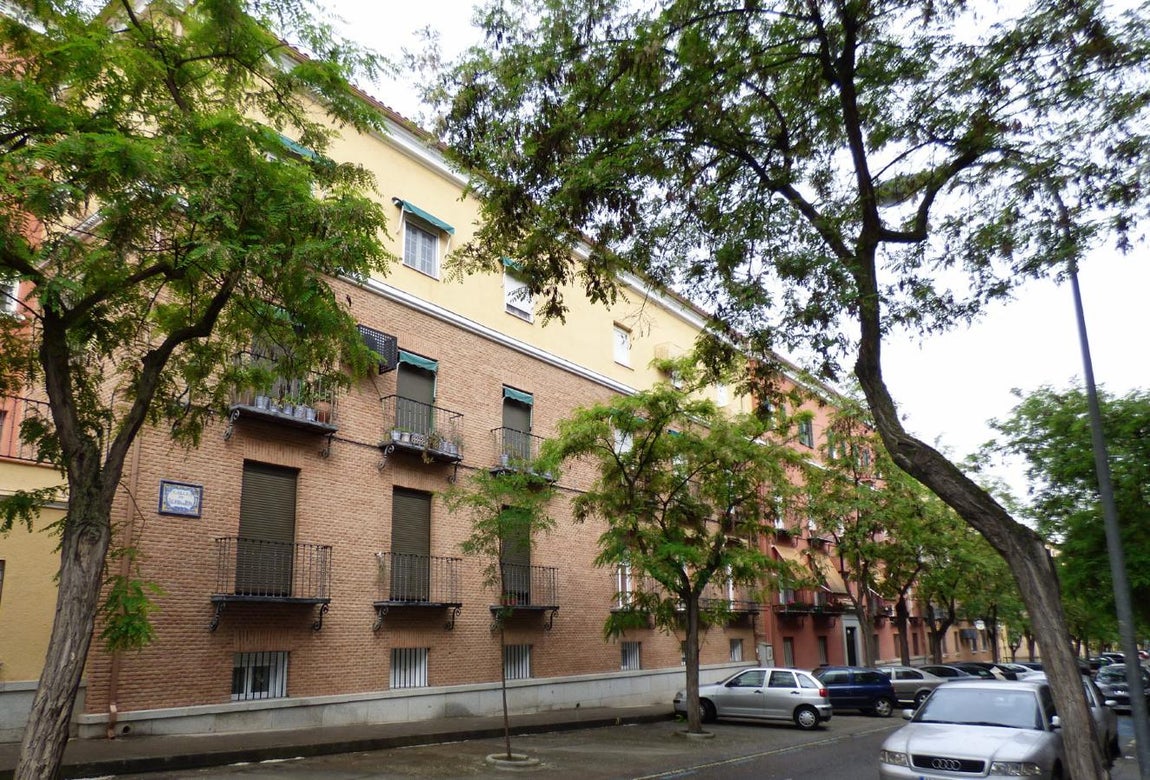 Comienzo de la calle de Talavera de la Reina en 2017 con la placa de Ruiz de Luna. FOTO RAFAEL DEL CERRO. 