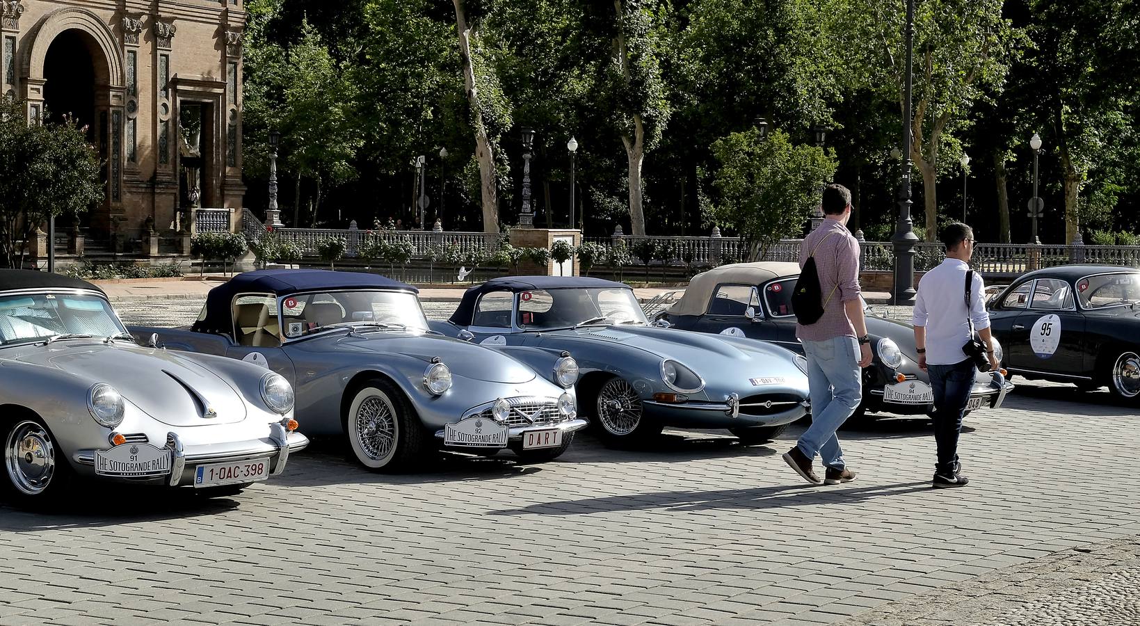 Los coches de lujo toman la plaza de España