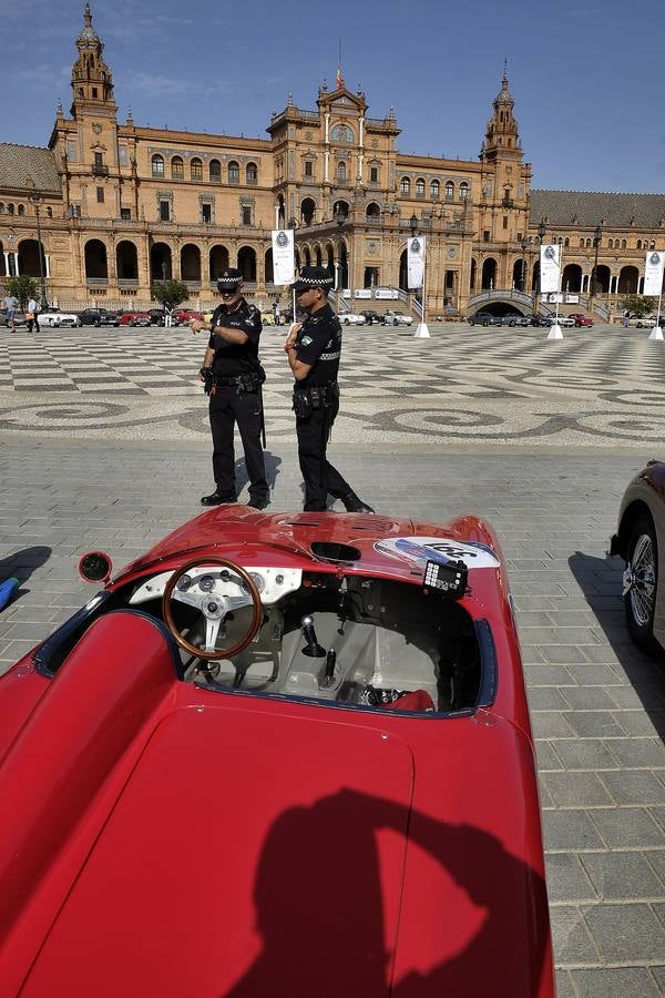 Los coches de lujo toman la plaza de España