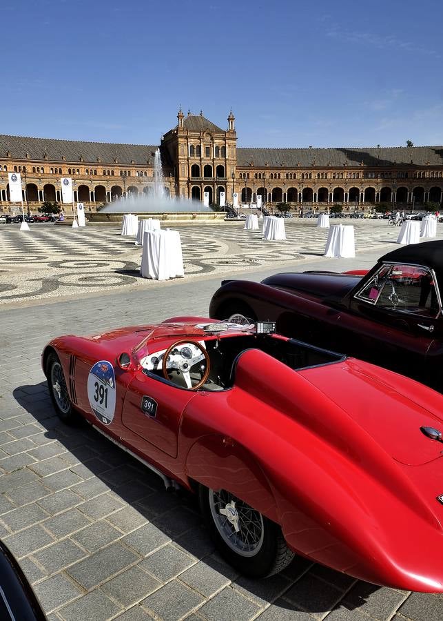 Los coches de lujo toman la plaza de España