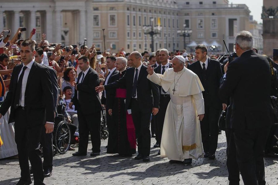 El Papa llega a la audiencia privada con Trump. 