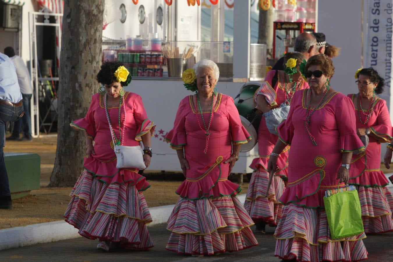 Los portuenses disfrutan de su primer día de Feria