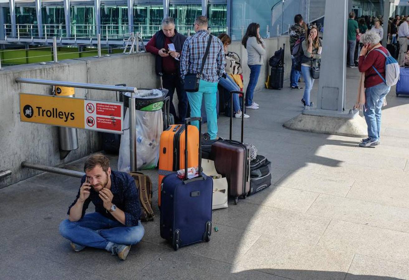 «Un serio fallo informático nos está causando severas interrupciones en nuestros vuelos a todo el mundo», comunicó la compañía, que reconoció «una caída global del sistema». 