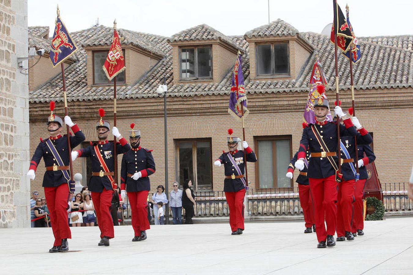 El relevo de guardia del Alcázar, en imágenes