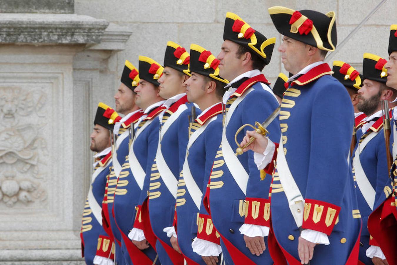 El relevo de guardia del Alcázar, en imágenes