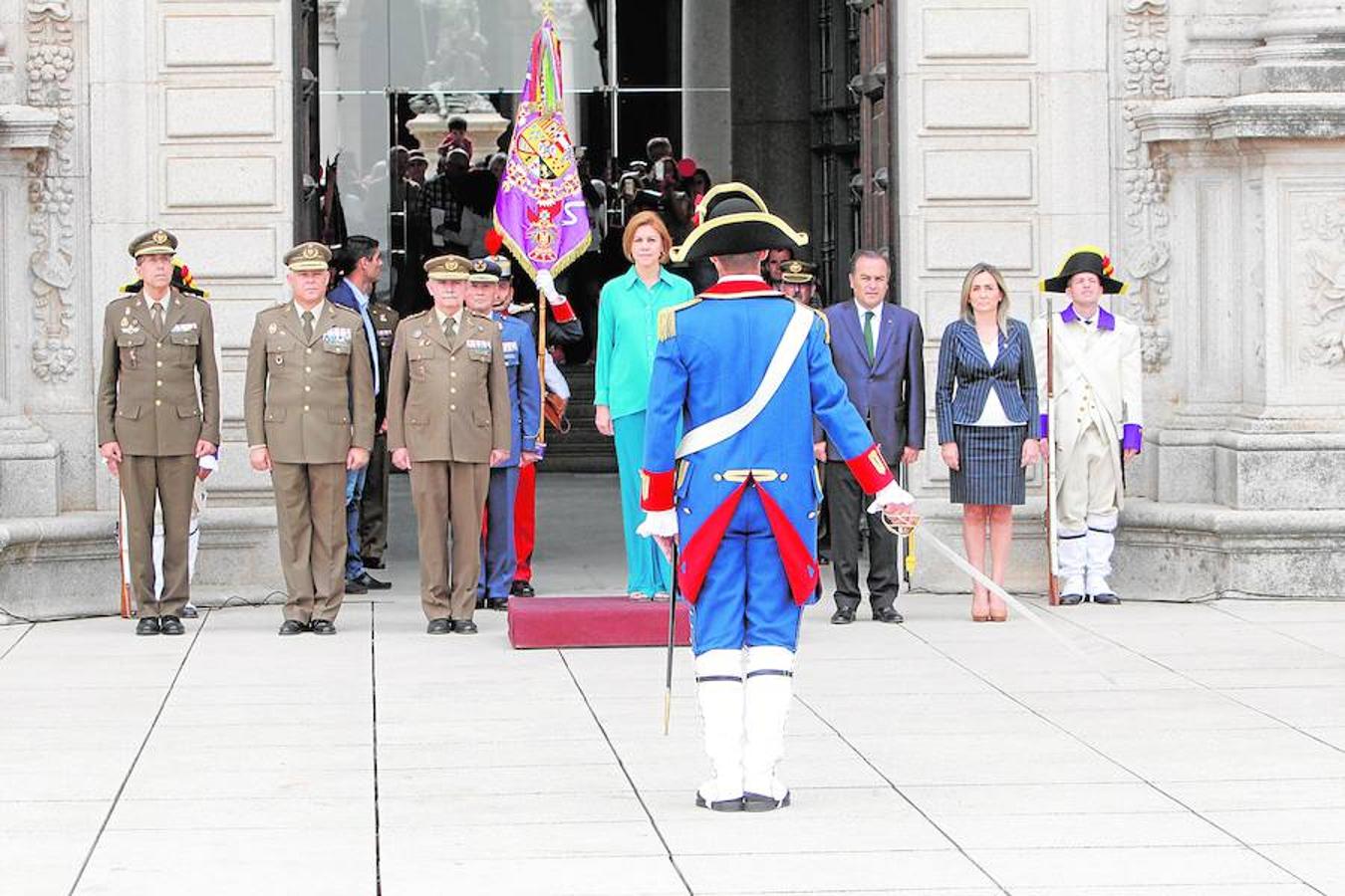 El relevo de guardia del Alcázar, en imágenes