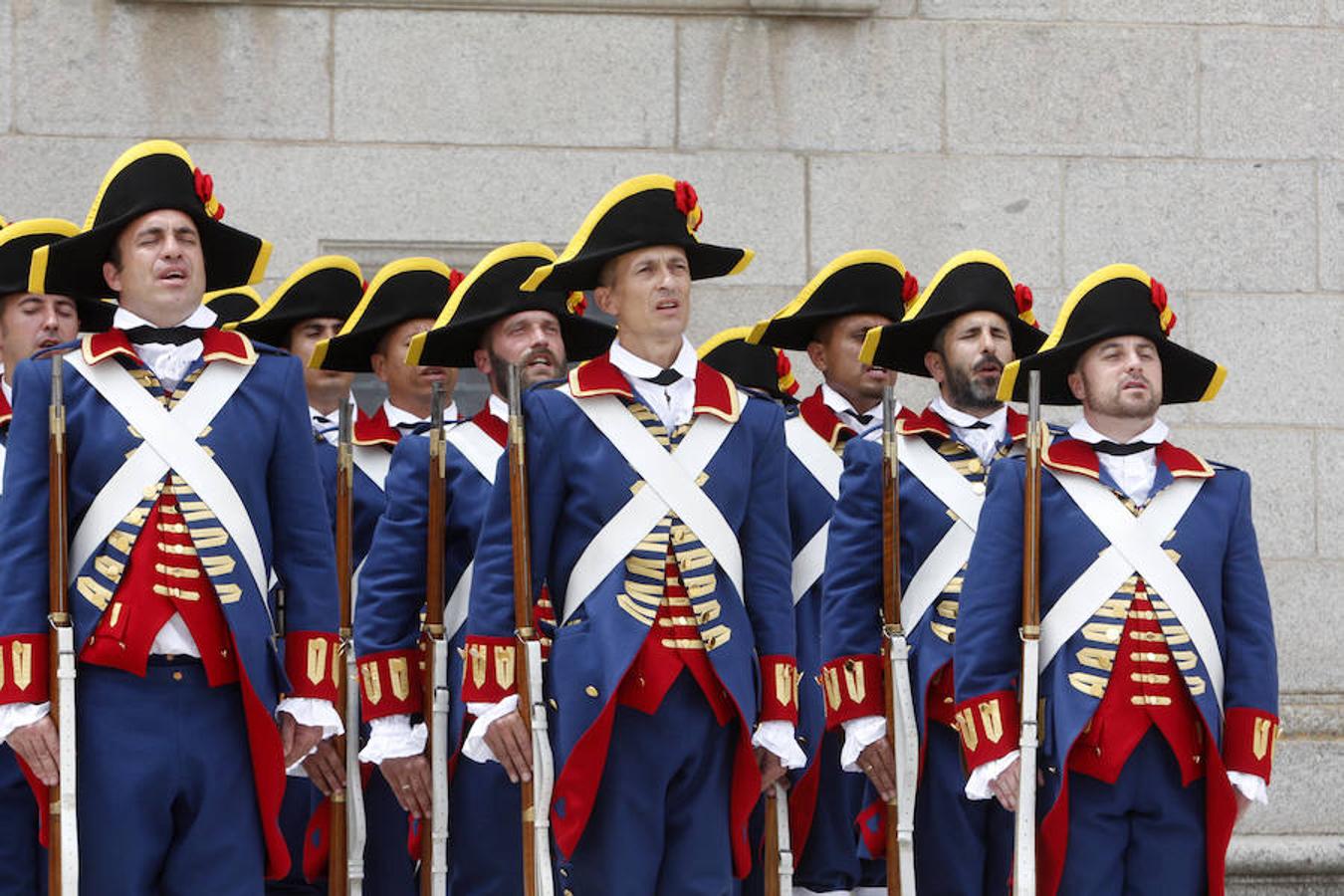 El relevo de guardia del Alcázar, en imágenes