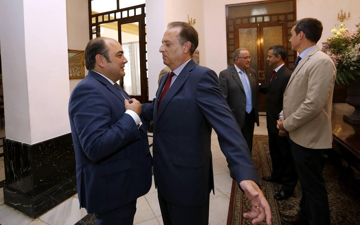 La despedida al coronel Fuentes de la Guardia Civil de Córdoba, en imágenes