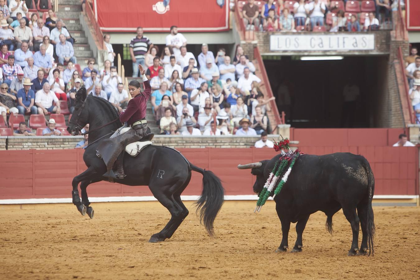 La corrida de rejones que cerró la feria taurina, en imágenes