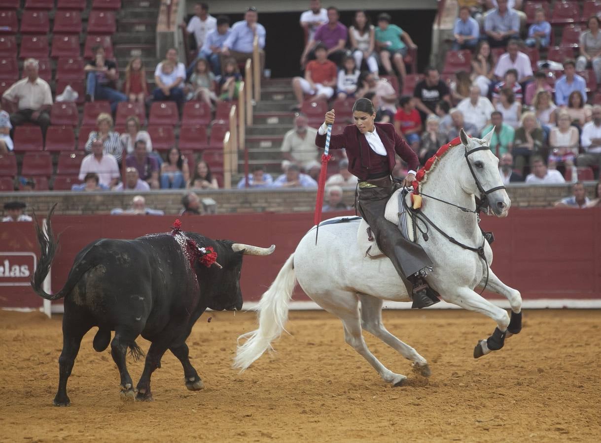 La corrida de rejones que cerró la feria taurina, en imágenes