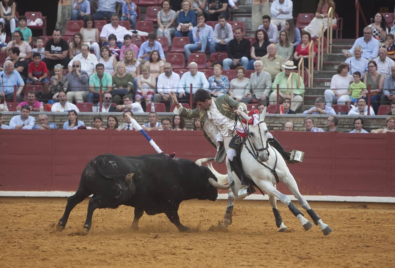 La corrida de rejones que cerró la feria taurina, en imágenes