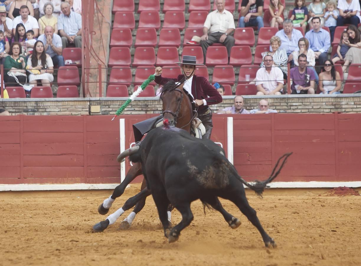 La corrida de rejones que cerró la feria taurina, en imágenes