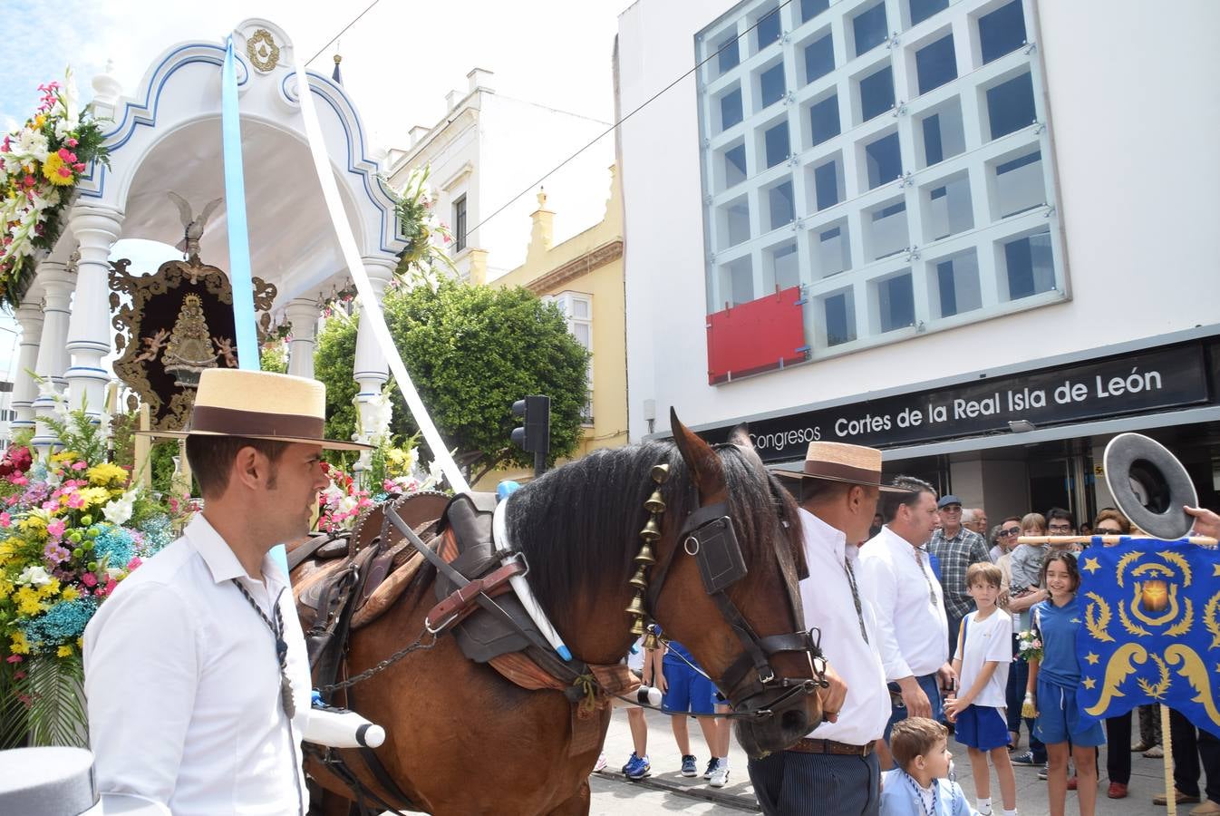 Las hermandades de Chiclana y San Fernando parten hacia El Rocío