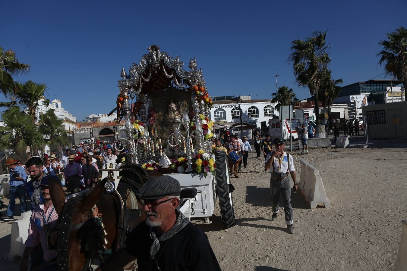 La hermandad del Rocío de Cádiz llega a Bajo de Guía