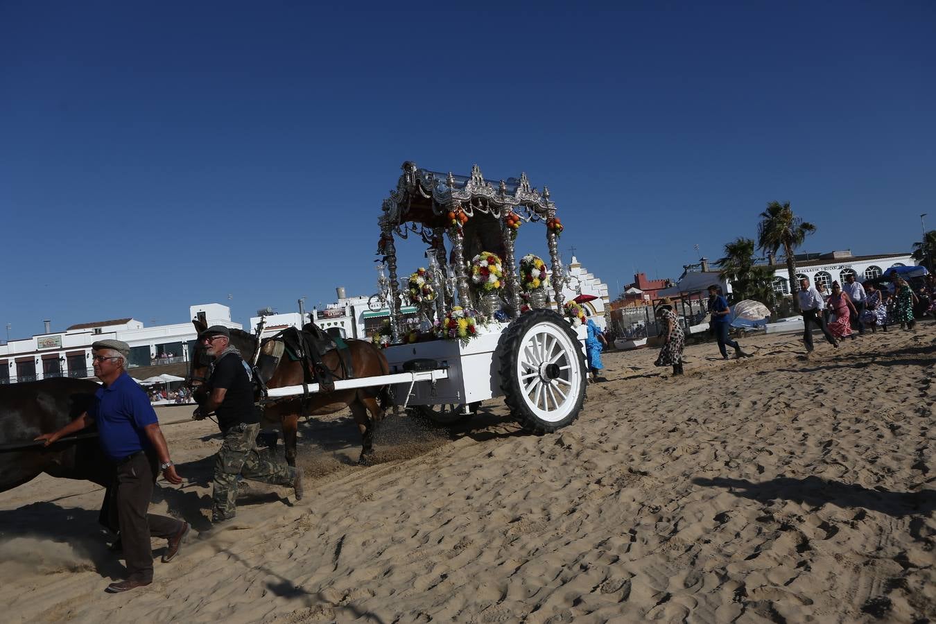 La hermandad del Rocío de Cádiz llega a Bajo de Guía