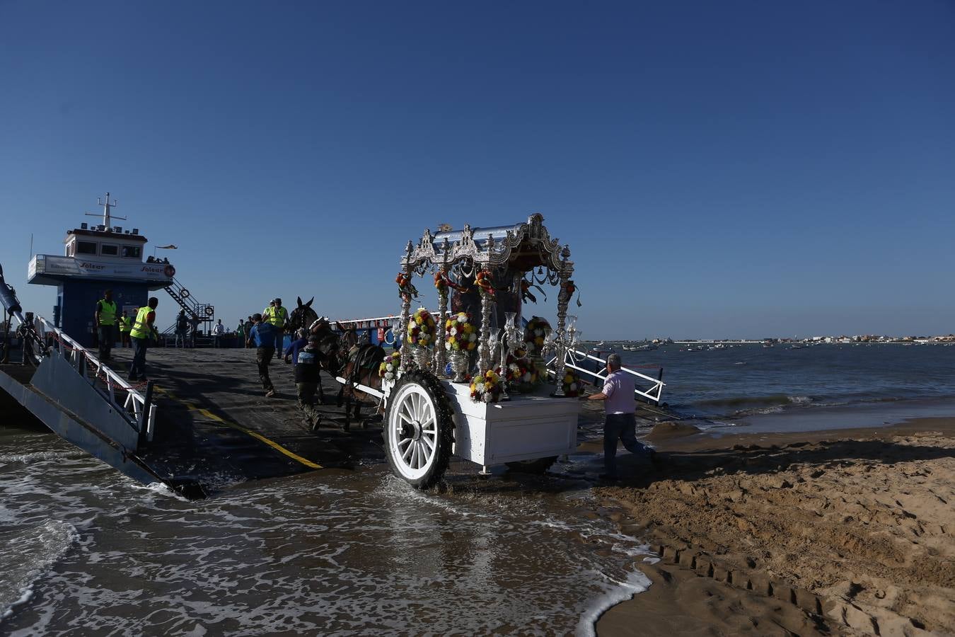 La hermandad del Rocío de Cádiz llega a Bajo de Guía