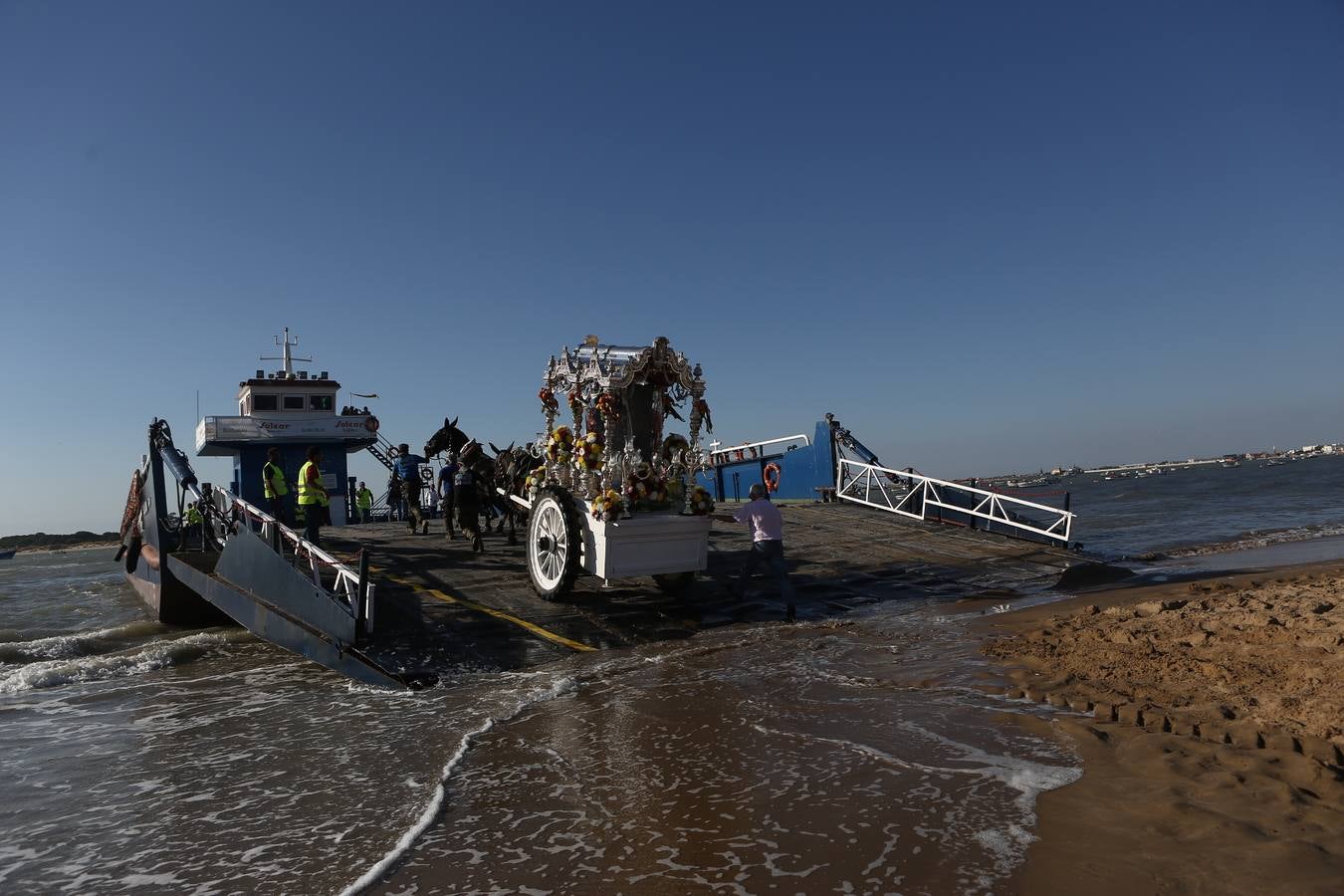 La hermandad del Rocío de Cádiz llega a Bajo de Guía