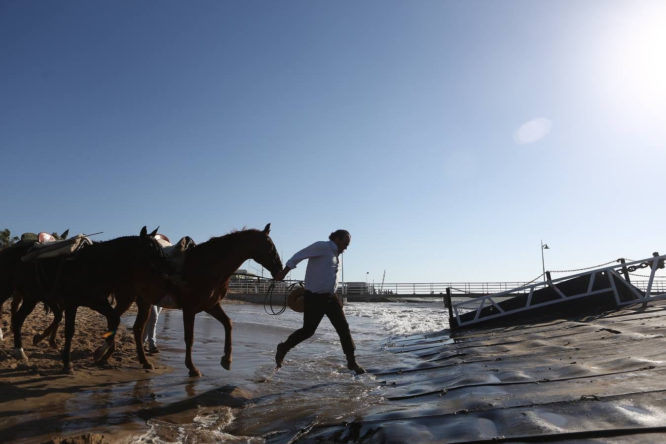 La hermandad del Rocío de Cádiz llega a Bajo de Guía