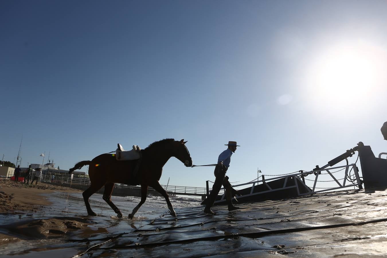 La hermandad del Rocío de Cádiz llega a Bajo de Guía