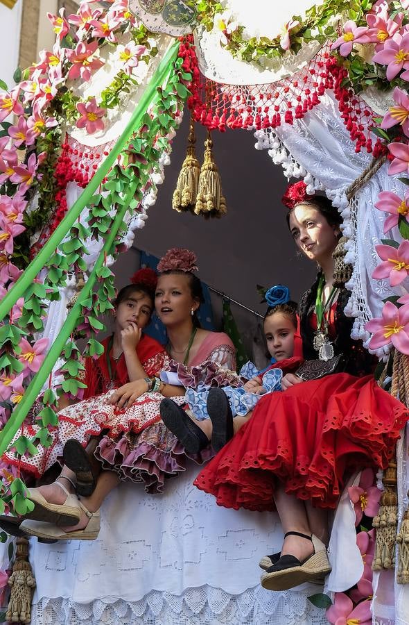 La salida de la Hermandad del Rocío de Triana, en imágenes