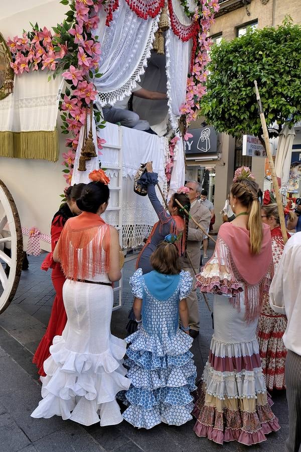 La salida de la Hermandad del Rocío de Triana, en imágenes