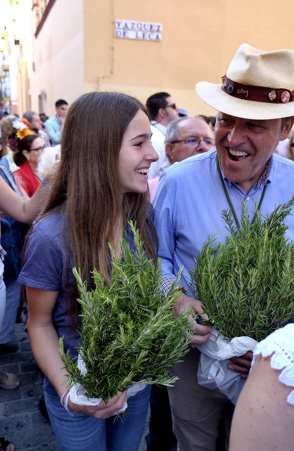 La salida de la Hermandad del Rocío de Triana, en imágenes