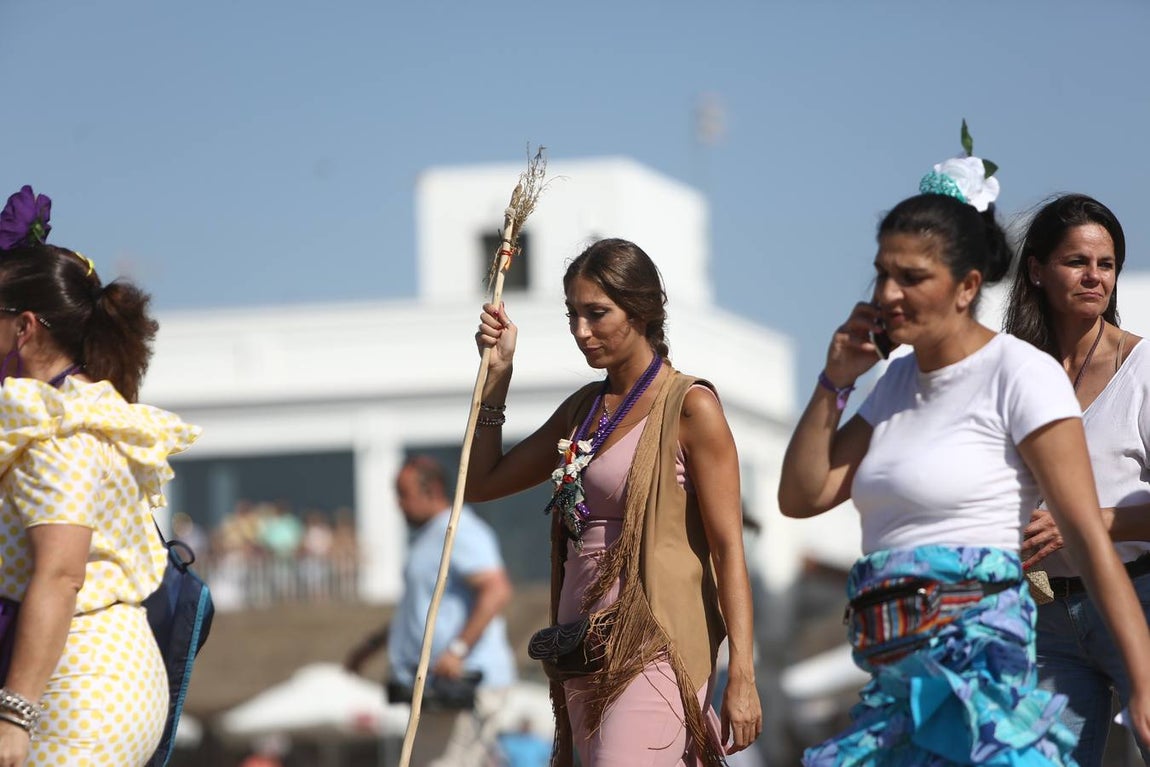 La hermandad de Jerez cruza el Guadalquivir. Rocío 2017