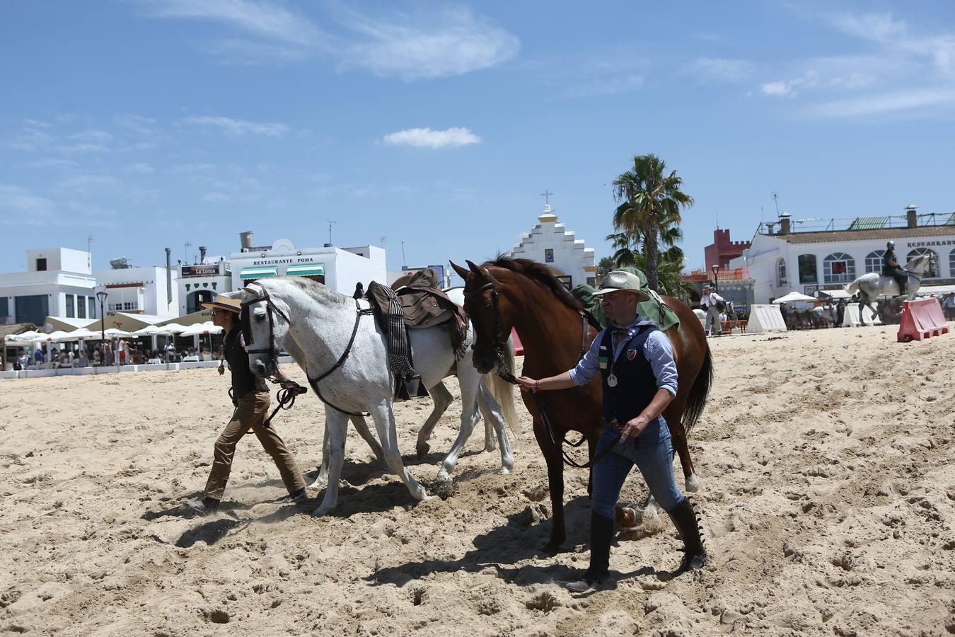 Las hermandades del Rocío vadean el Guadalquivir