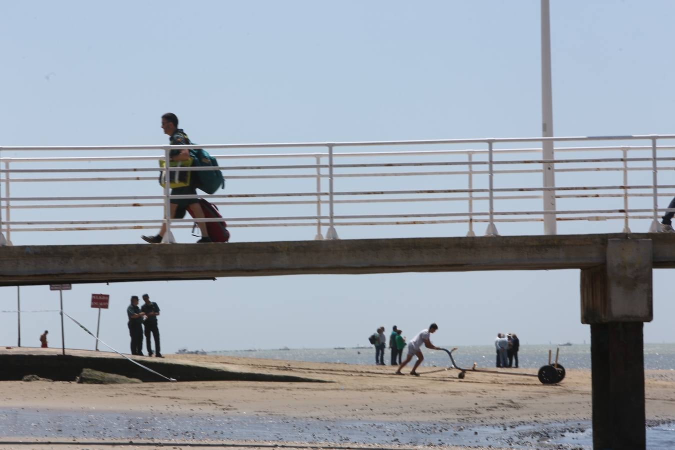 Las hermandades del Rocío vadean el Guadalquivir