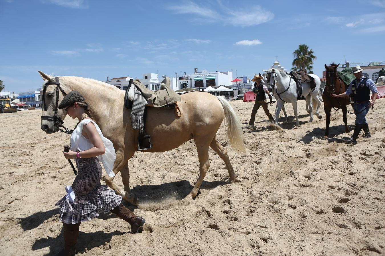 Las hermandades del Rocío vadean el Guadalquivir